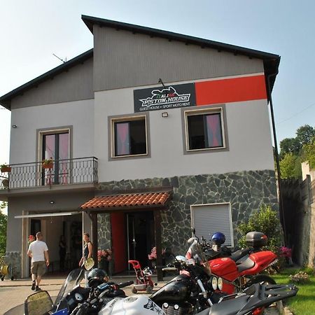 Italian Piston House Sport Moto Rent Panzió Millesimo Kültér fotó