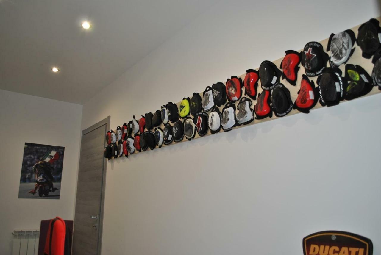 Italian Piston House Sport Moto Rent Panzió Millesimo Kültér fotó