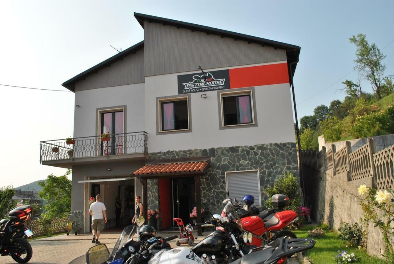 Italian Piston House Sport Moto Rent Panzió Millesimo Kültér fotó
