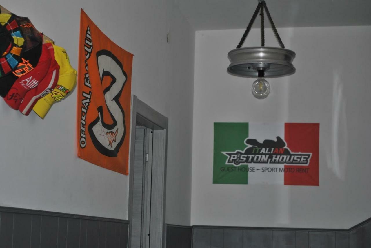 Italian Piston House Sport Moto Rent Panzió Millesimo Kültér fotó