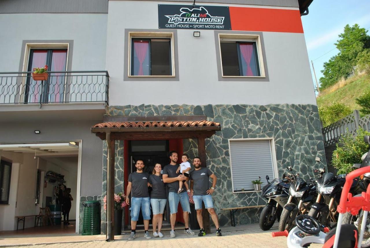 Italian Piston House Sport Moto Rent Panzió Millesimo Kültér fotó