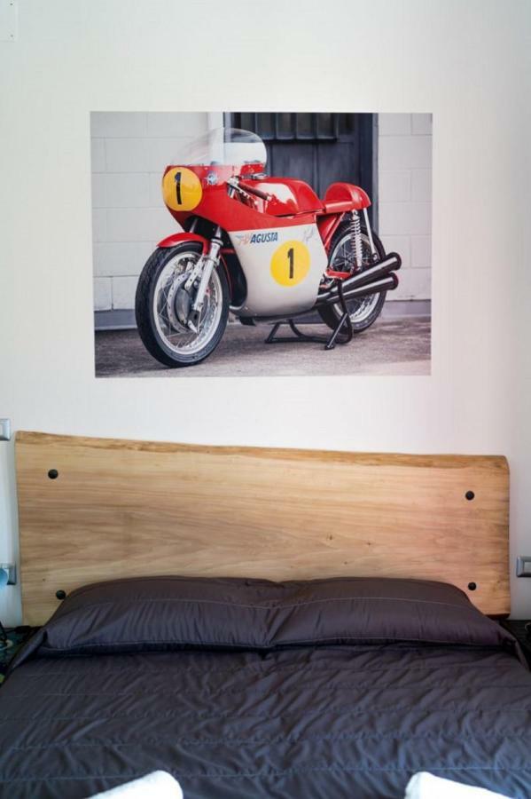 Italian Piston House Sport Moto Rent Panzió Millesimo Kültér fotó