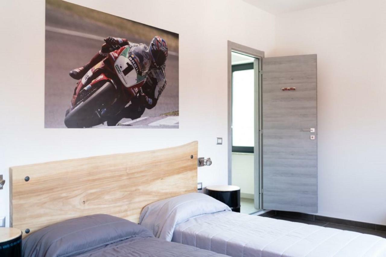 Italian Piston House Sport Moto Rent Panzió Millesimo Kültér fotó
