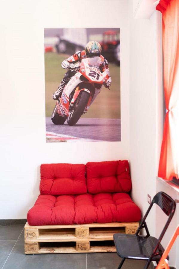 Italian Piston House Sport Moto Rent Panzió Millesimo Kültér fotó