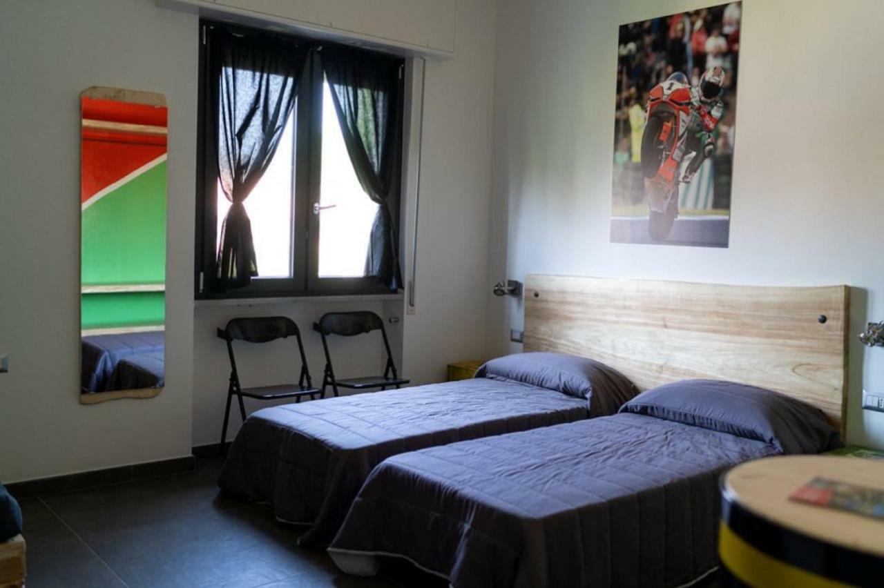 Italian Piston House Sport Moto Rent Panzió Millesimo Kültér fotó
