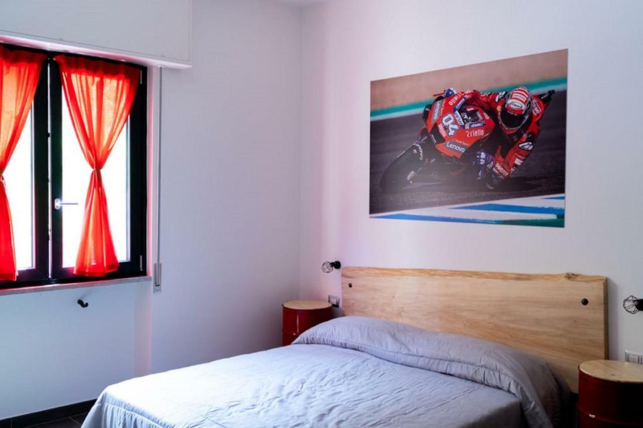 Italian Piston House Sport Moto Rent Panzió Millesimo Kültér fotó