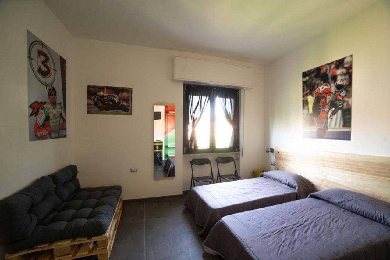 Italian Piston House Sport Moto Rent Panzió Millesimo Kültér fotó