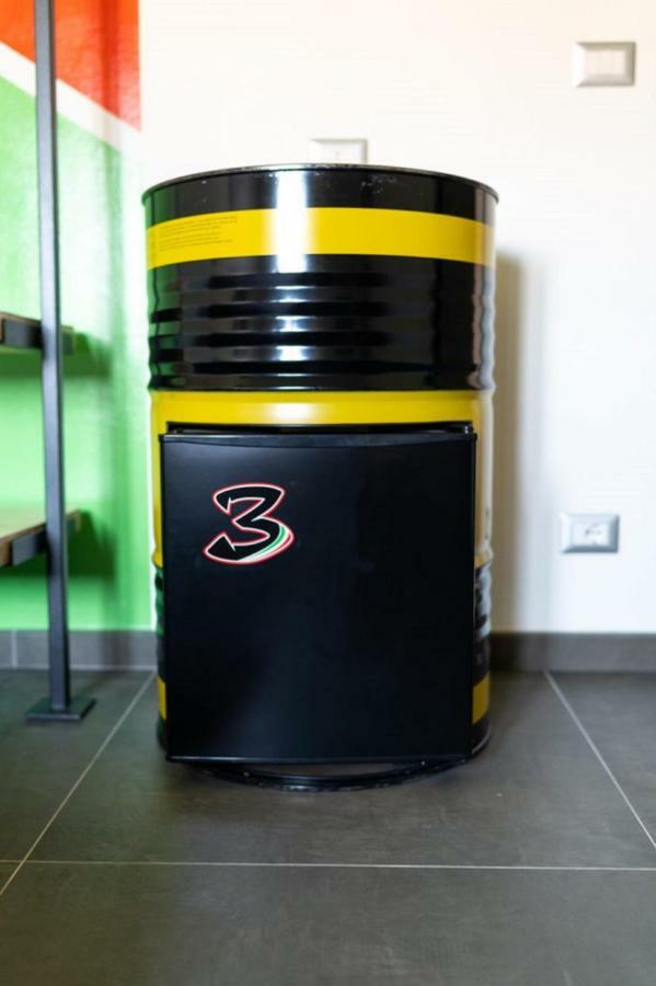 Italian Piston House Sport Moto Rent Panzió Millesimo Kültér fotó