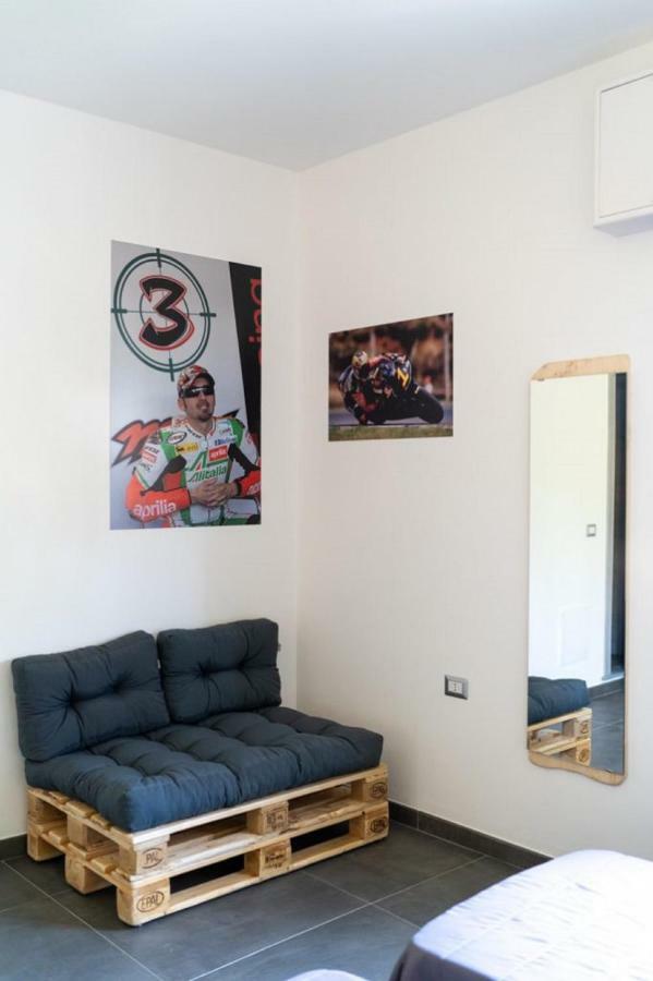 Italian Piston House Sport Moto Rent Panzió Millesimo Kültér fotó