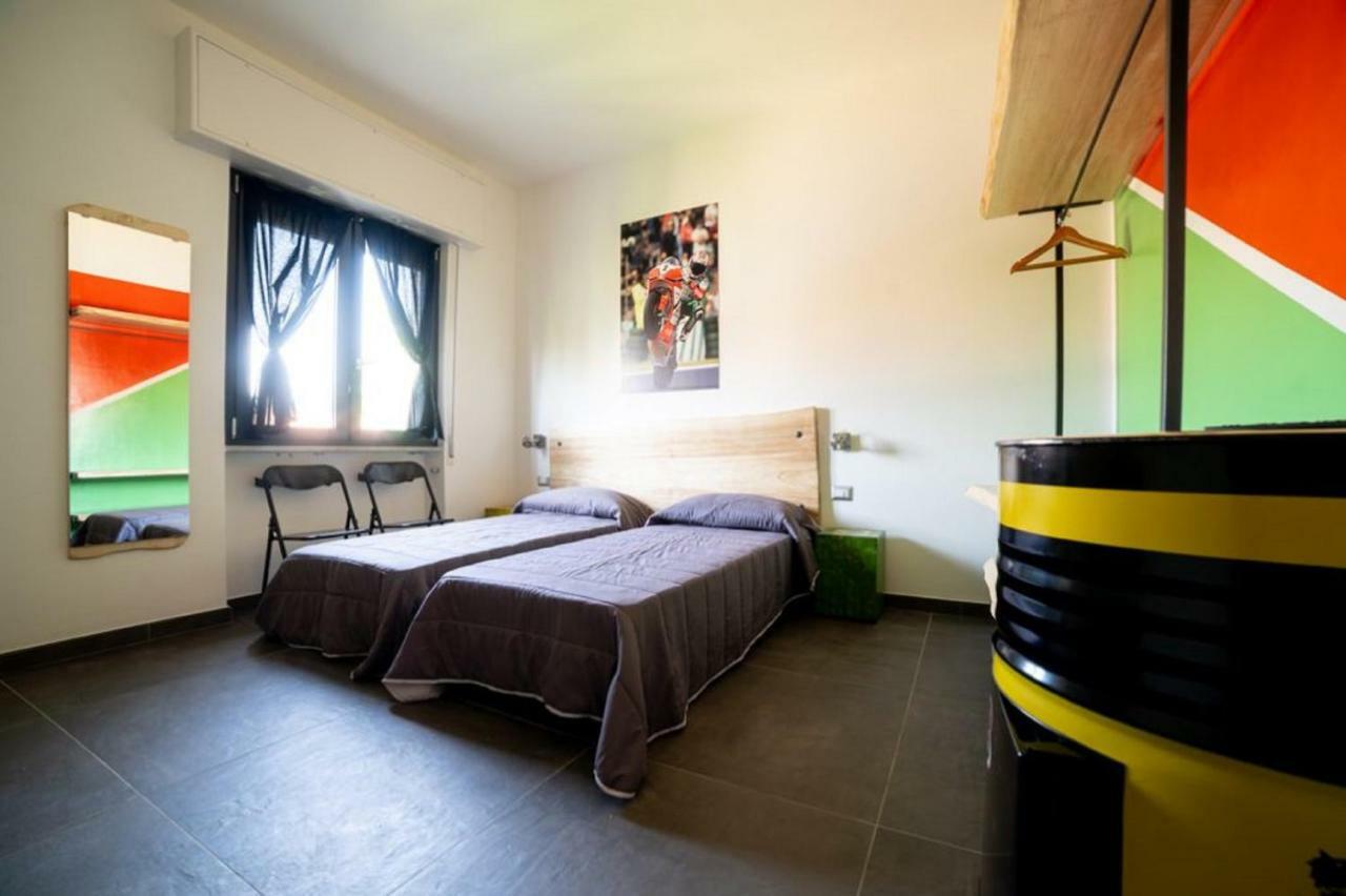 Italian Piston House Sport Moto Rent Panzió Millesimo Kültér fotó