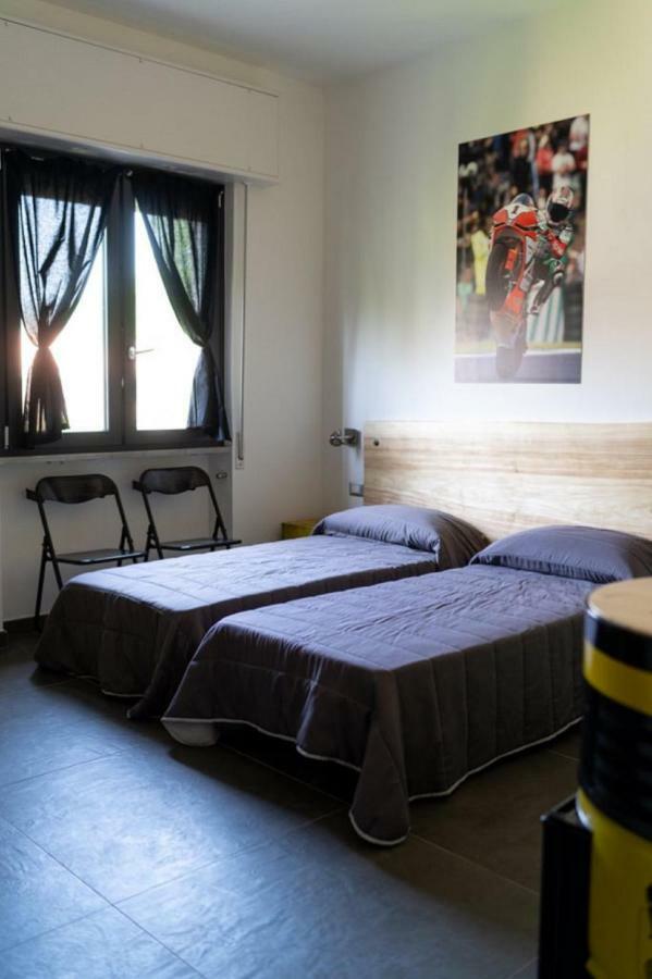 Italian Piston House Sport Moto Rent Panzió Millesimo Kültér fotó